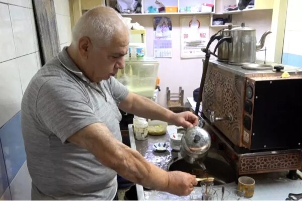 65 yasindaki yilmaz eley 50 yildir bakircilar carsisinda caycilik yapiyor R4dmGZvg.jpg