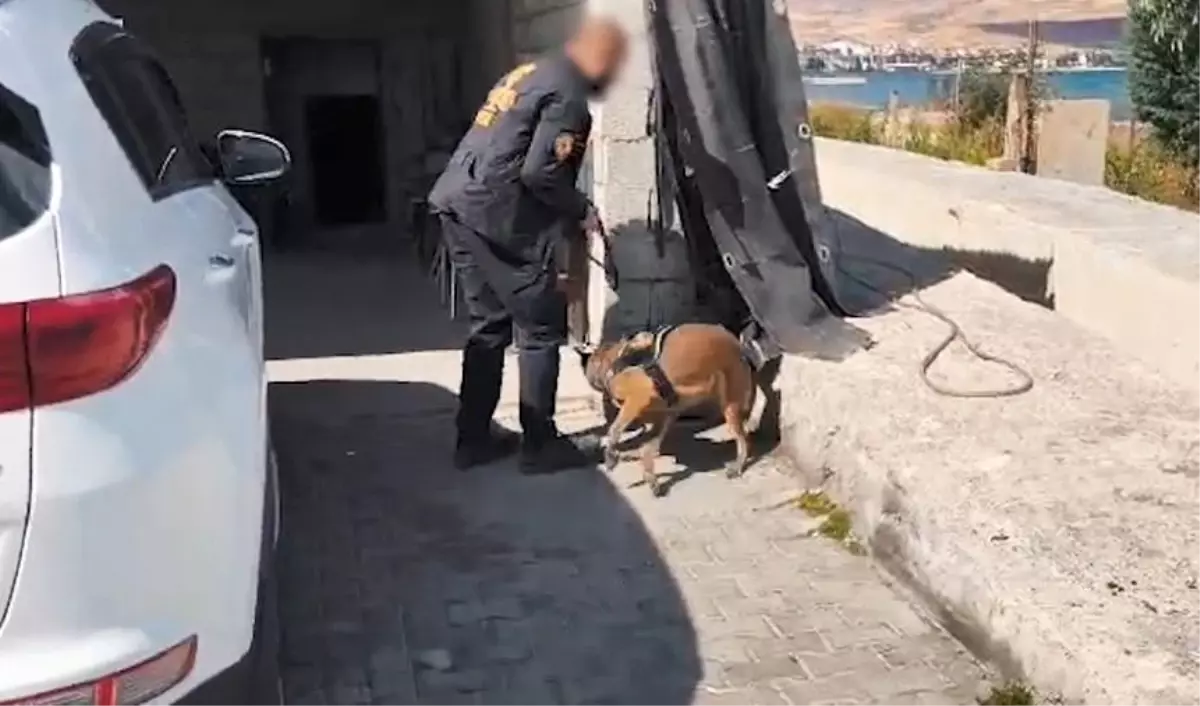 bitliste uyusturucu operasyonu 5 kisi tutuklandi CBEX83Mb.jpg