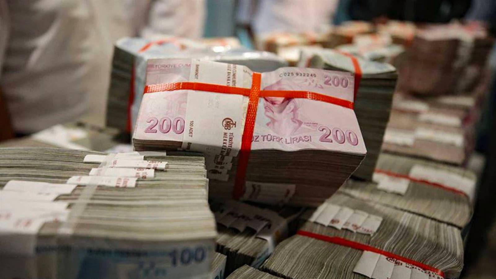 deniz zeyrek devlet bu yil da bizlerden alacak kendi zenginlerine faizcilere yandas muteahhitlere verecek QYlCNYTE.jpg