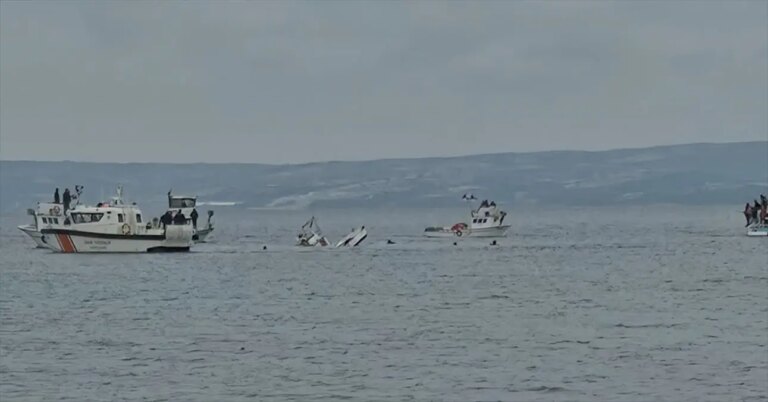 geliboluda balikci teknesi alabora oldu dnwaQaE3.jpg