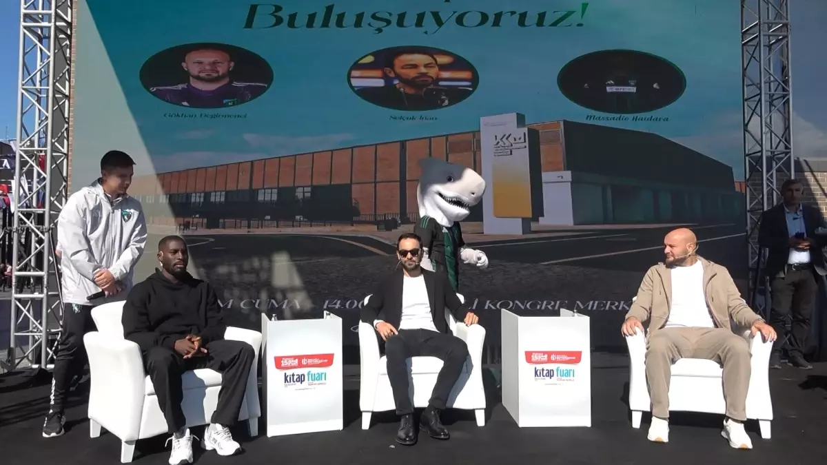 Kocaelispor, Kitap Fuarı’nda Taraftarlarıyla Buluştu