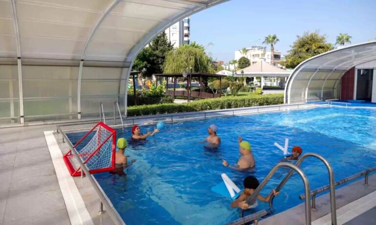 mersin-buyuksehir-belediyesinden-ozel-gereksinimli-bireylere-yaz-yuzme-kursu-JWYX7qAe.jpg