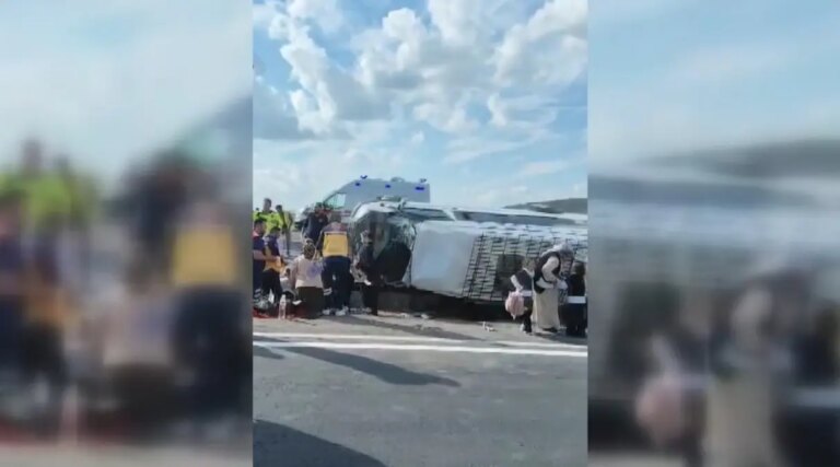 osmaniyede yolcu minibusu devrildi 13 yarali QKM8yJZd.jpg