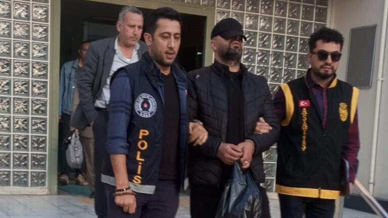 aydinda 125 yil hapisle aranan sahis pazarda yakalandi fJ4VqLu7.jpg