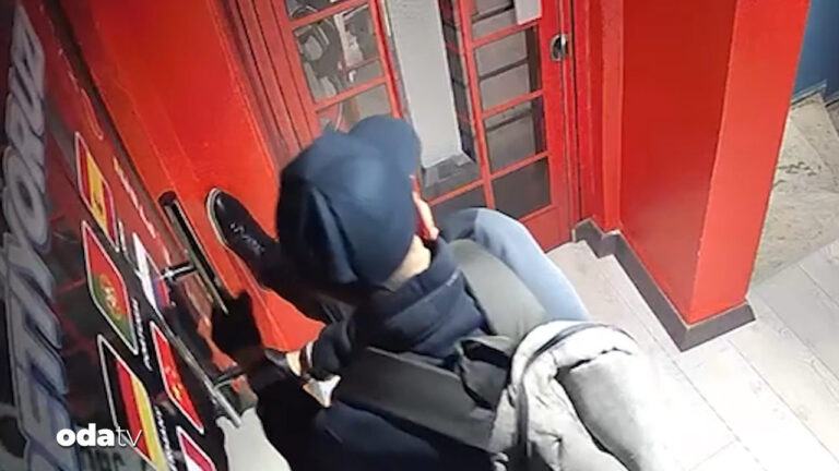 dil kursundaki inanilmaz hirsizlik kamerada XHYFuvqe.jpg