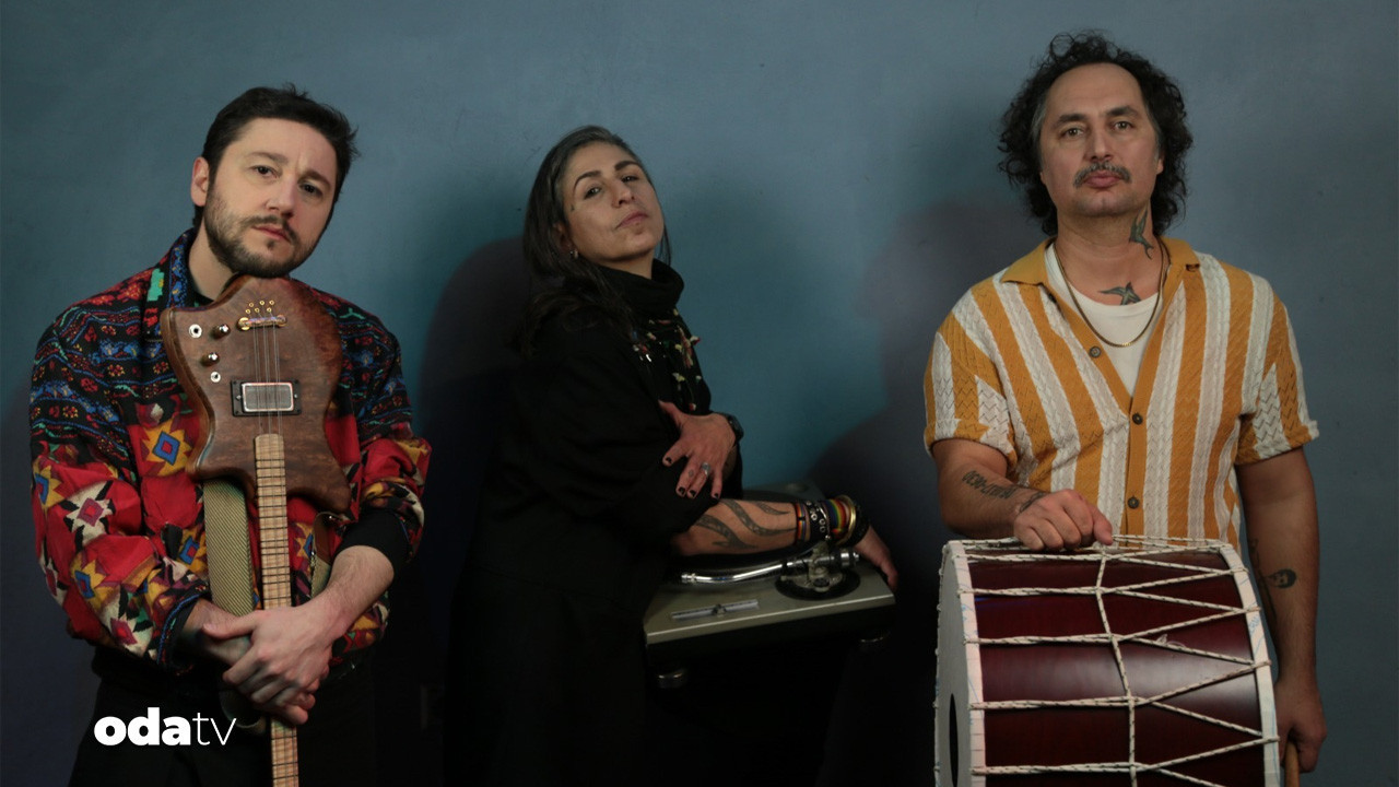 hakan vreskala ipek ipekcioglu ve deniz mahir kartaldan yeni tekli heybenin IPpBVkPx.jpg