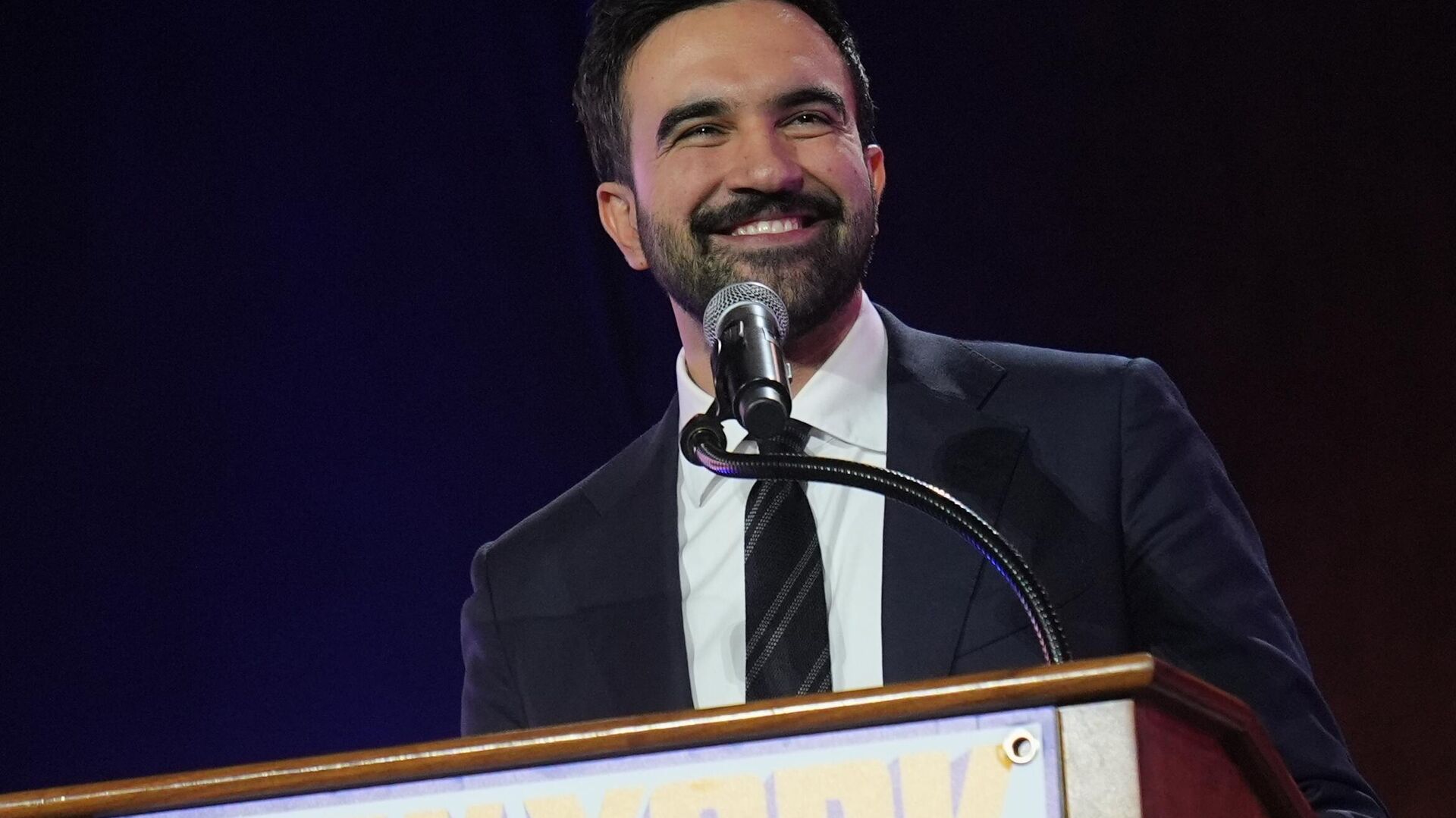 new yorkta devrim gibi secim trumpin kabusu oldu musluman sosyalist ve gocmen belediye baskani zohran mamdani kim BiOQ1xPP.jpg