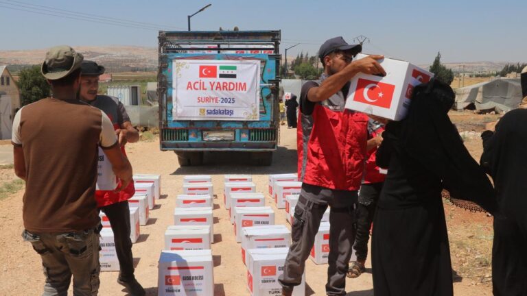sadakatasi-suriyede-4-bin-aileye-gida-kolisi-ulastirdi-5DlfkmmI.jpg